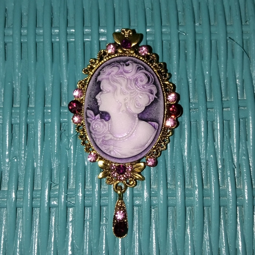New Cameo Pendant Brooch
